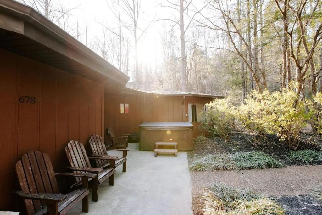Cabin With Treehouse Views, 3 King Beds, 4 Bunks, And Large Hot Tub! Gatlinburg Exterior foto